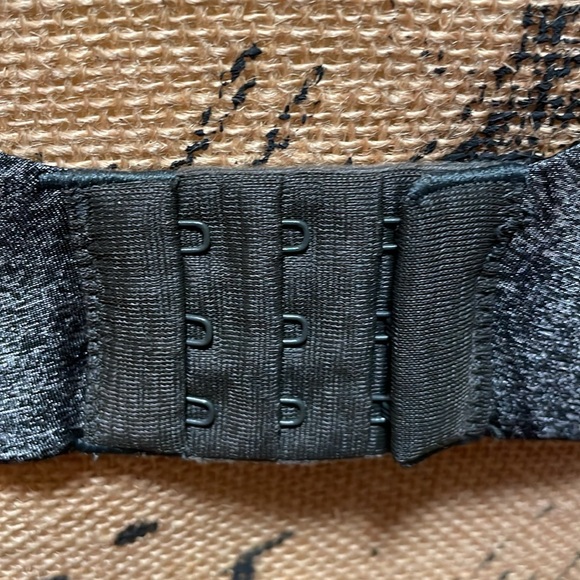 Victoria's Secret Dark Grey Underwire Bra Size 38DDD - Picture 4 of 9